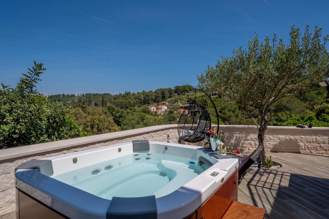 Uniquely Designed Villa Ivana With Outdoor Jacuzzi Nearby The Pebble Banje Beach At The Island Of Solta Rogač 외부 사진