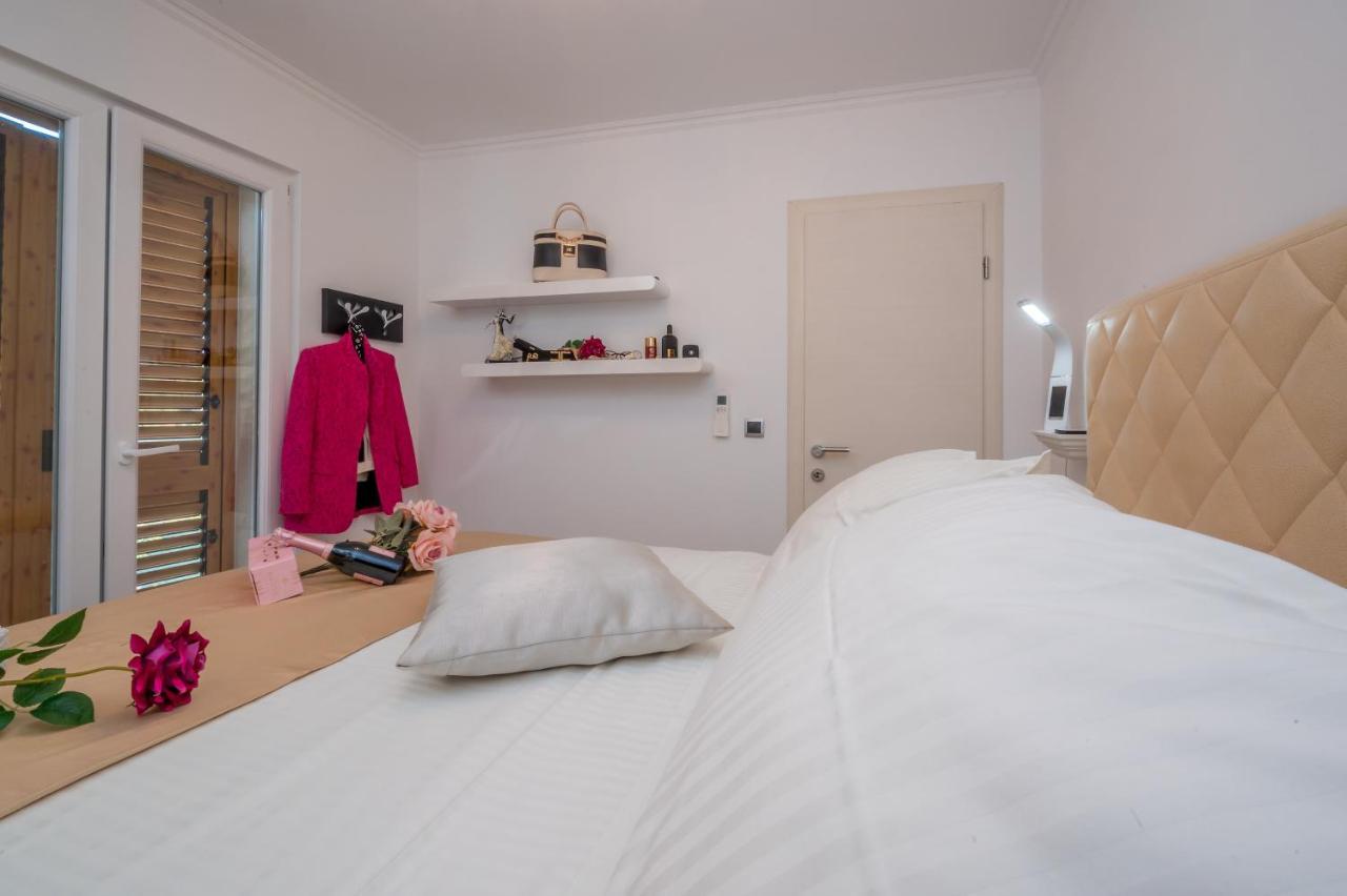 Uniquely Designed Villa Ivana With Outdoor Jacuzzi Nearby The Pebble Banje Beach At The Island Of Solta Rogač 외부 사진