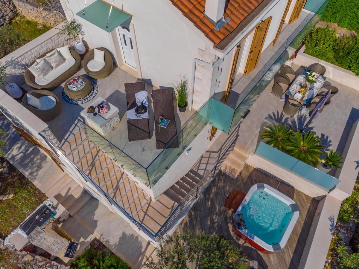 Uniquely Designed Villa Ivana With Outdoor Jacuzzi Nearby The Pebble Banje Beach At The Island Of Solta Rogač 외부 사진