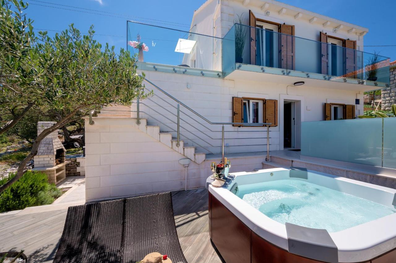 Uniquely Designed Villa Ivana With Outdoor Jacuzzi Nearby The Pebble Banje Beach At The Island Of Solta Rogač 외부 사진
