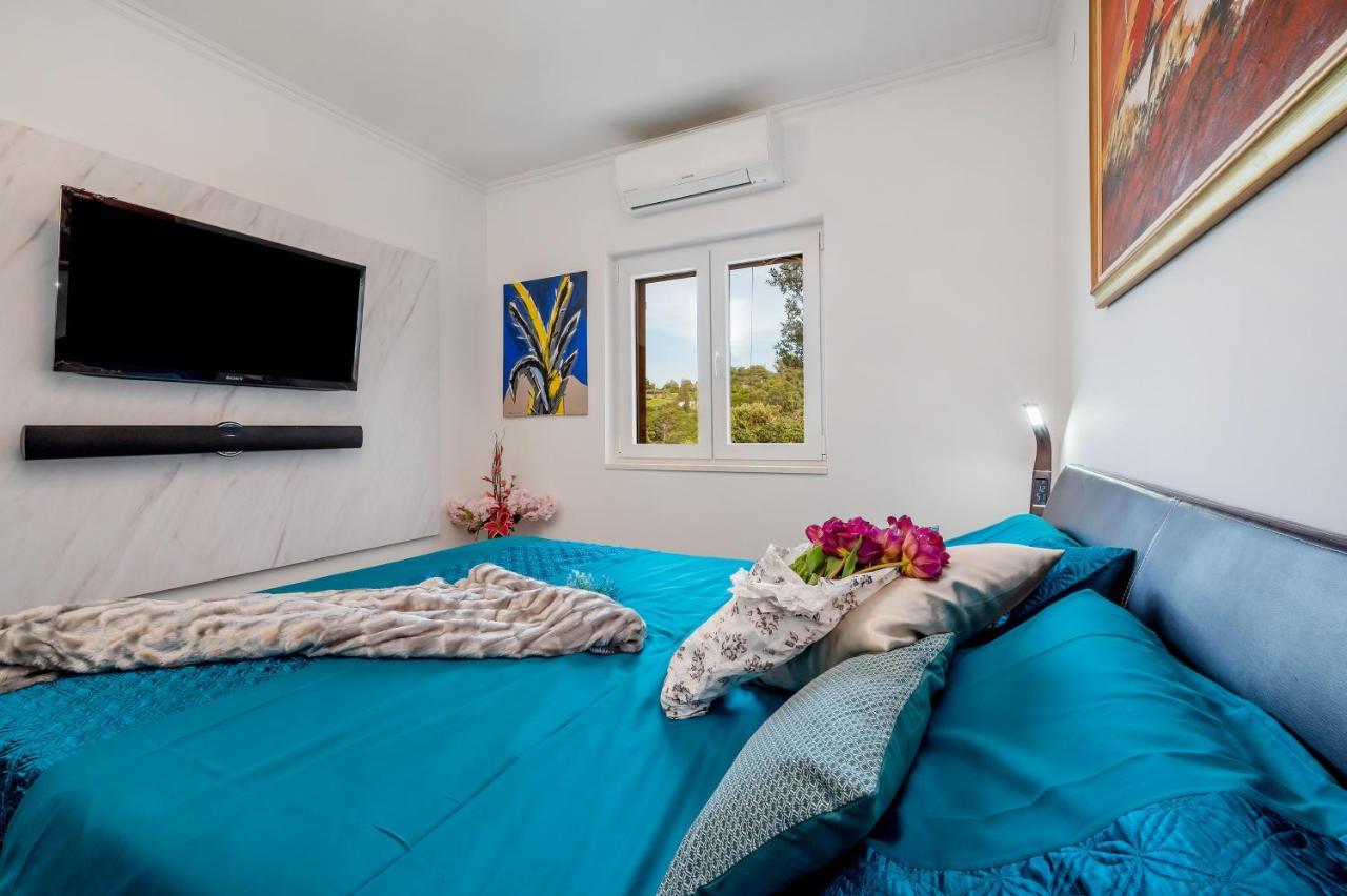 Uniquely Designed Villa Ivana With Outdoor Jacuzzi Nearby The Pebble Banje Beach At The Island Of Solta Rogač 외부 사진