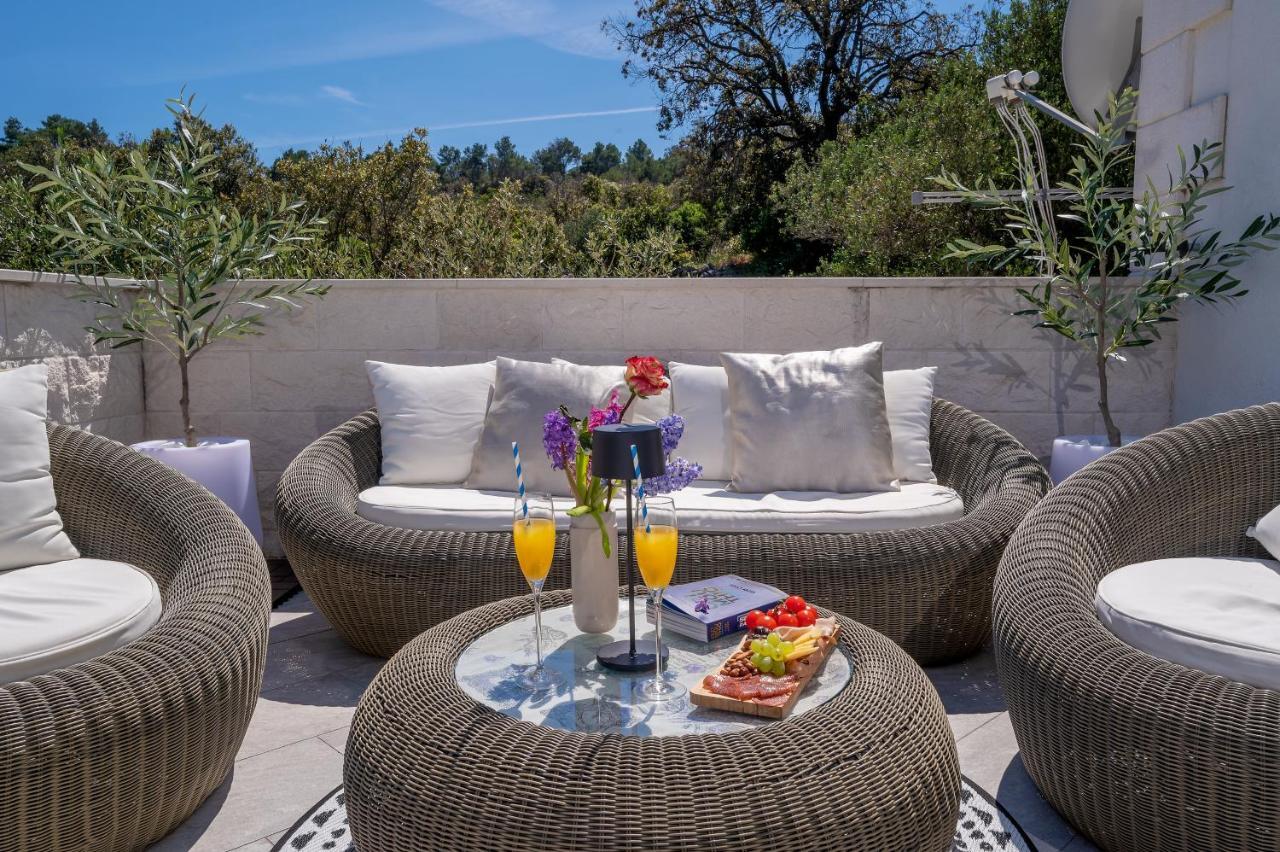 Uniquely Designed Villa Ivana With Outdoor Jacuzzi Nearby The Pebble Banje Beach At The Island Of Solta Rogač 외부 사진