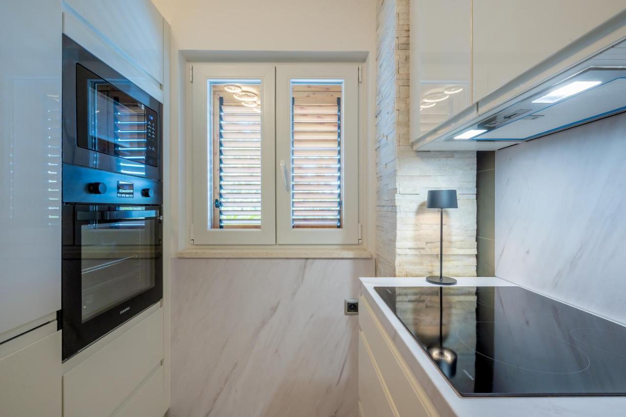 Uniquely Designed Villa Ivana With Outdoor Jacuzzi Nearby The Pebble Banje Beach At The Island Of Solta Rogač 외부 사진