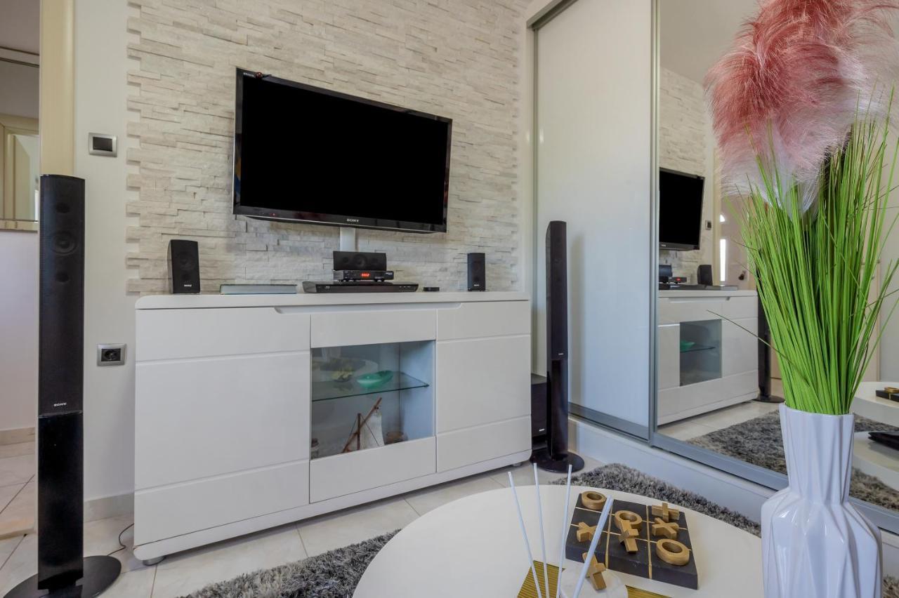 Uniquely Designed Villa Ivana With Outdoor Jacuzzi Nearby The Pebble Banje Beach At The Island Of Solta Rogač 외부 사진