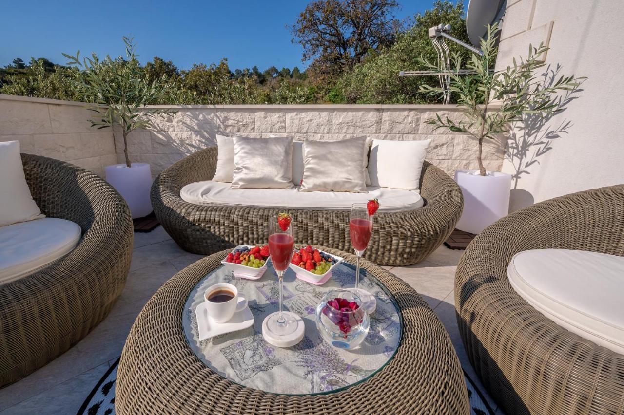 Uniquely Designed Villa Ivana With Outdoor Jacuzzi Nearby The Pebble Banje Beach At The Island Of Solta Rogač 외부 사진