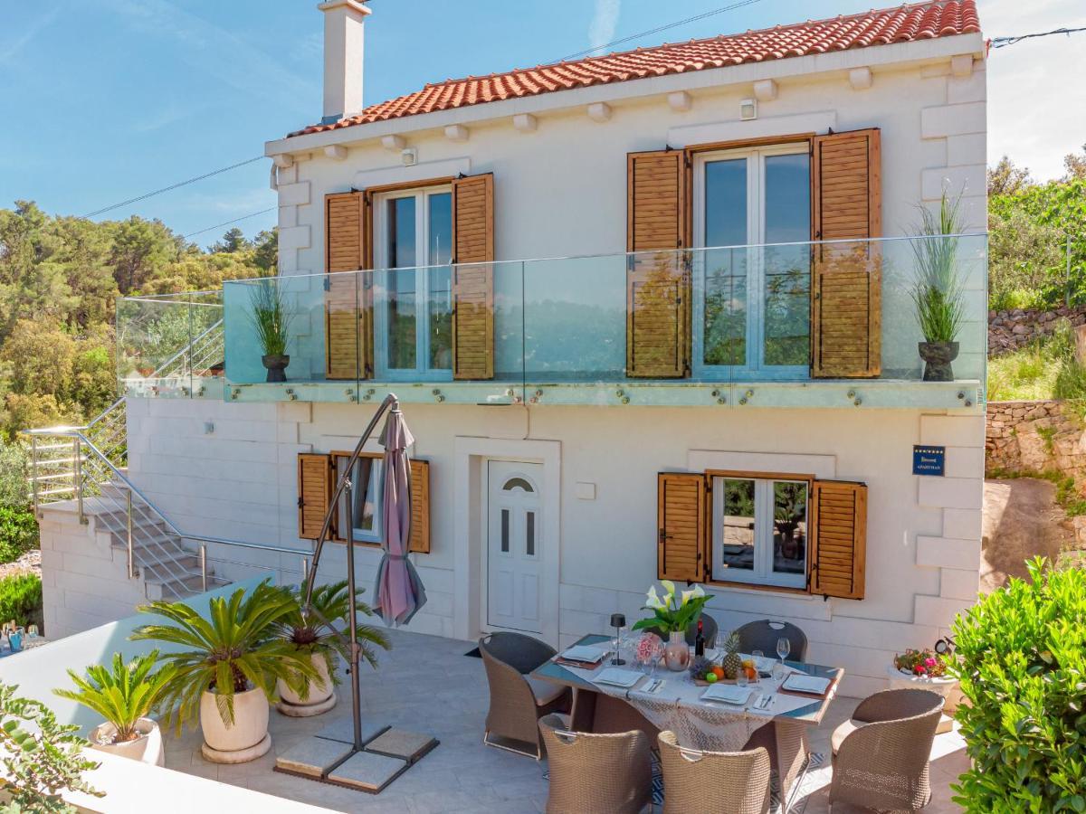 Uniquely Designed Villa Ivana With Outdoor Jacuzzi Nearby The Pebble Banje Beach At The Island Of Solta Rogač 외부 사진
