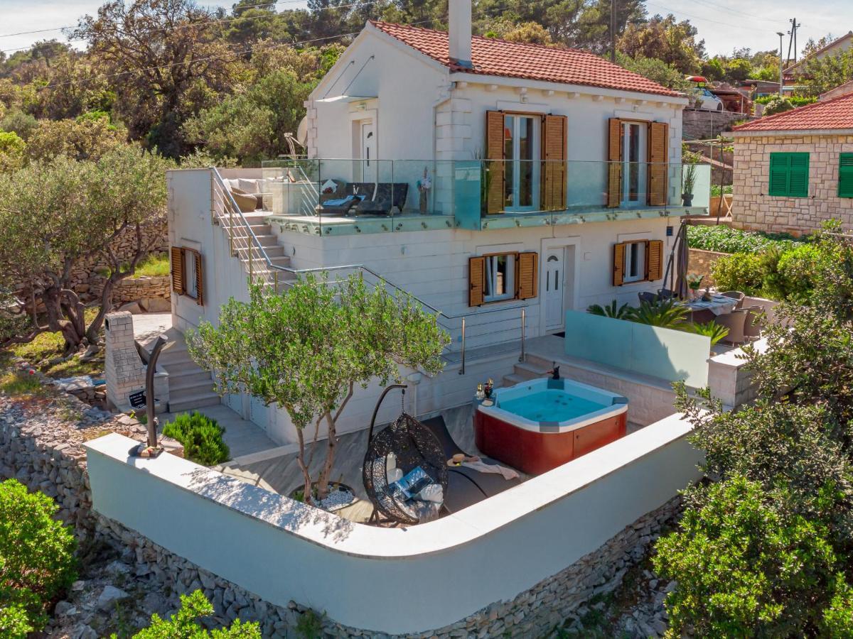 Uniquely Designed Villa Ivana With Outdoor Jacuzzi Nearby The Pebble Banje Beach At The Island Of Solta Rogač 외부 사진