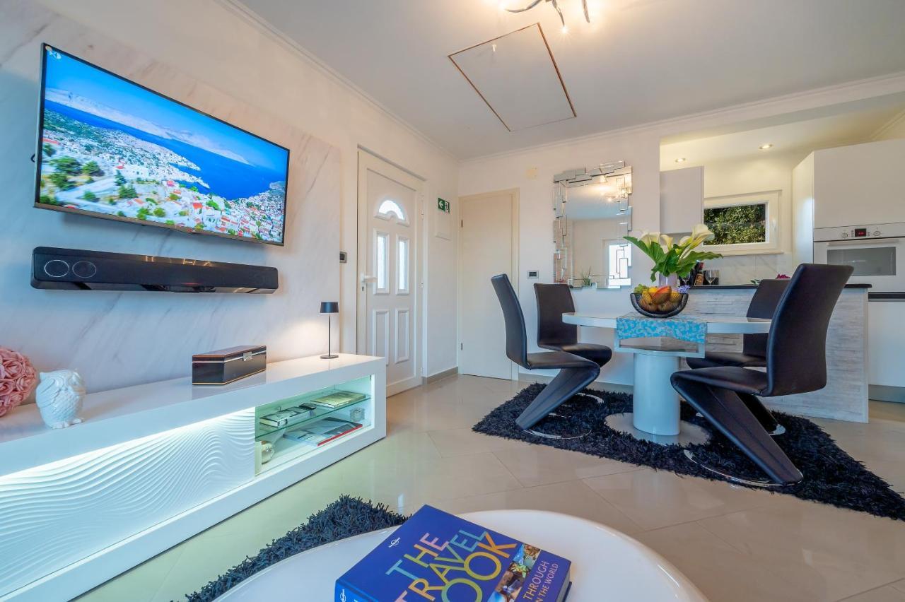 Uniquely Designed Villa Ivana With Outdoor Jacuzzi Nearby The Pebble Banje Beach At The Island Of Solta Rogač 외부 사진