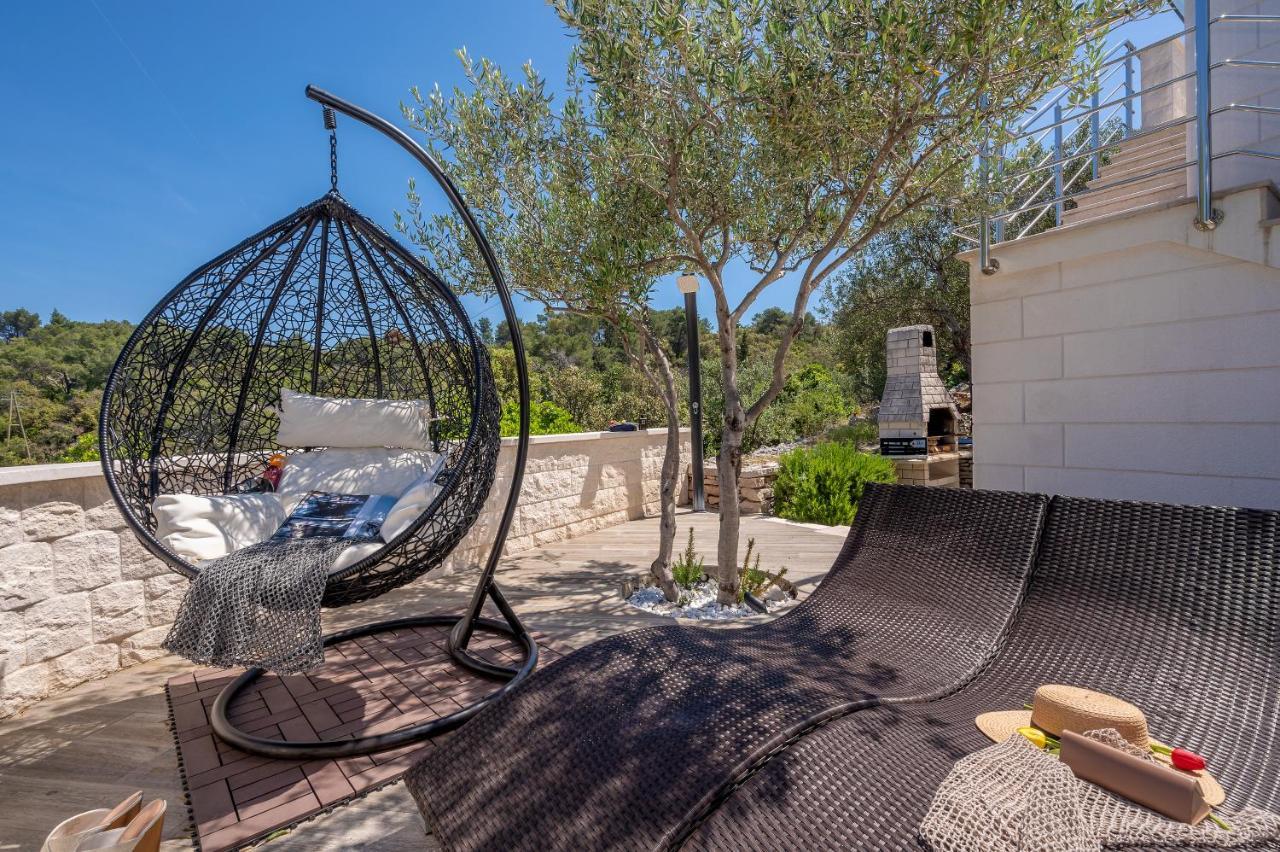 Uniquely Designed Villa Ivana With Outdoor Jacuzzi Nearby The Pebble Banje Beach At The Island Of Solta Rogač 외부 사진