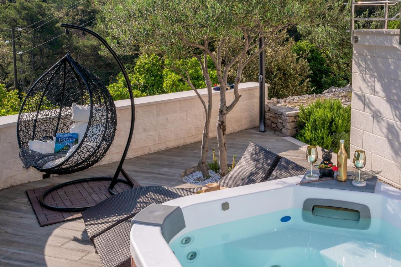 Uniquely Designed Villa Ivana With Outdoor Jacuzzi Nearby The Pebble Banje Beach At The Island Of Solta Rogač 외부 사진