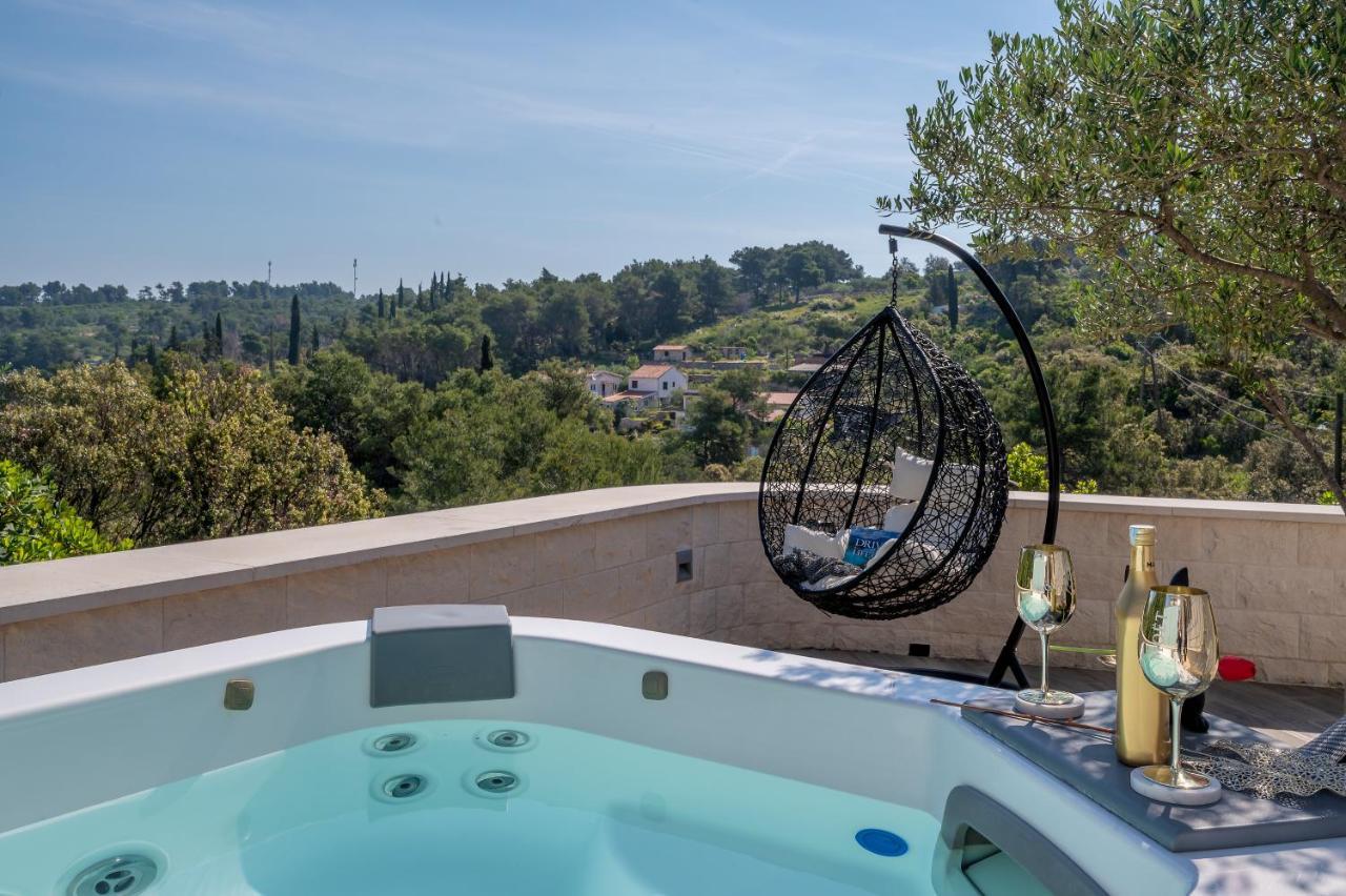 Uniquely Designed Villa Ivana With Outdoor Jacuzzi Nearby The Pebble Banje Beach At The Island Of Solta Rogač 외부 사진
