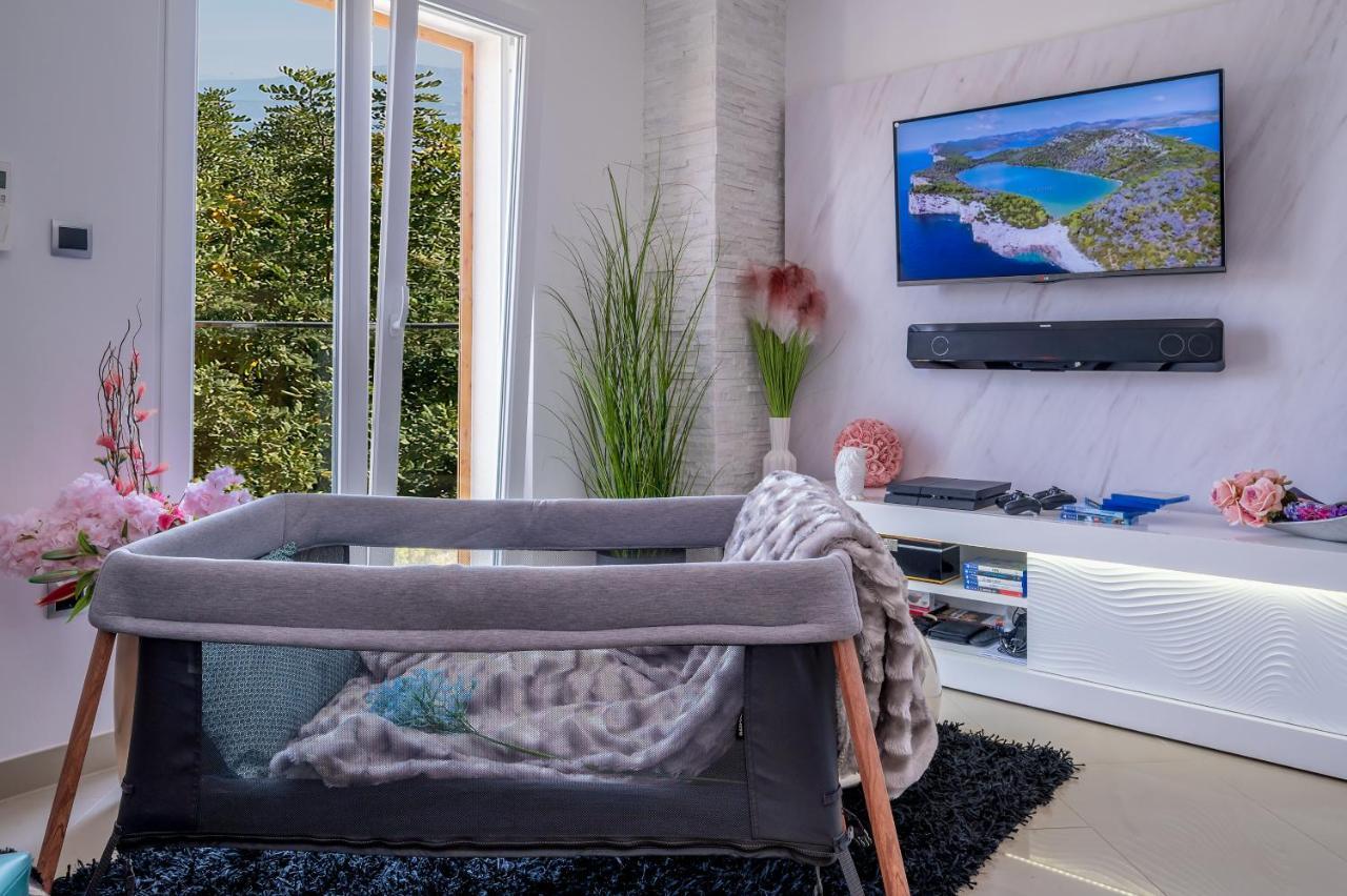 Uniquely Designed Villa Ivana With Outdoor Jacuzzi Nearby The Pebble Banje Beach At The Island Of Solta Rogač 외부 사진